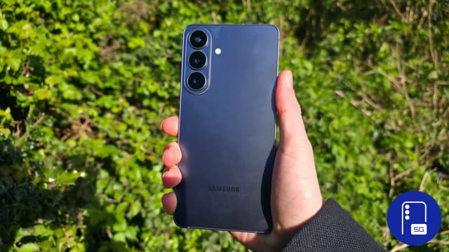 Galaxy S26+ Review: The Awkward Middle Child